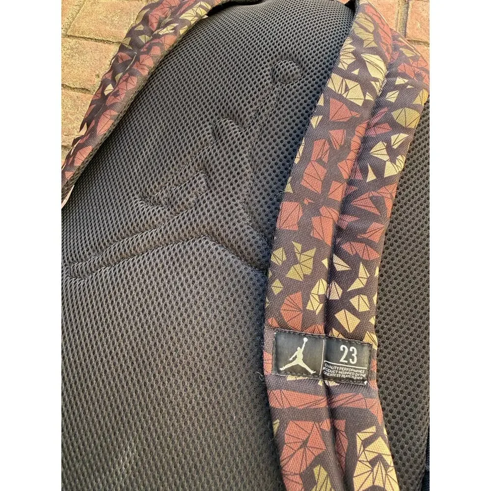 Michael Jordon Backpack Multiple Pockets Large Interior Brown Camouflage